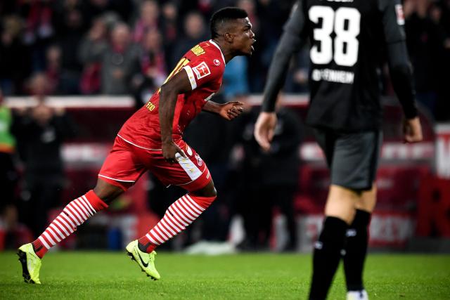 米勒压哨绝杀黄蜂险胜活塞 火箭大胜马刺27分