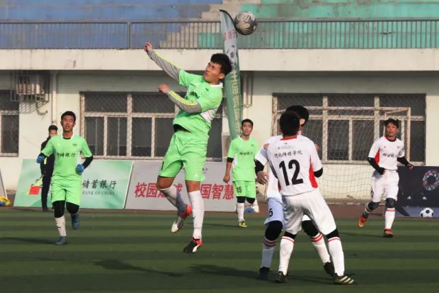 麦迪：霍姆格伦攻防两端无处不在 为进攻奠定基调
